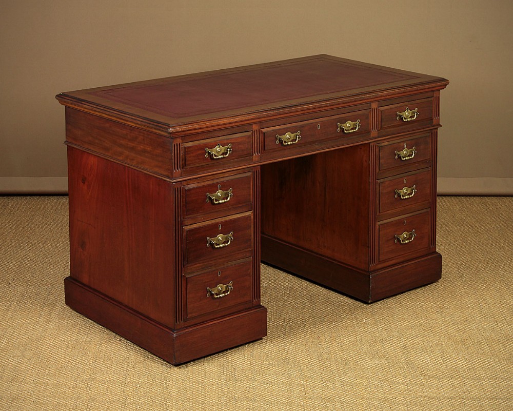 Edwardian Mahogany Pedestal Desk c.1905.