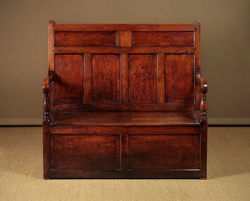 George III Elm Box Settle c.1800.