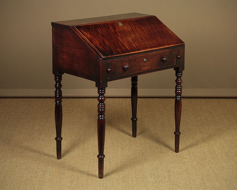 Late Georgian Oak Bureau c.1800. 
