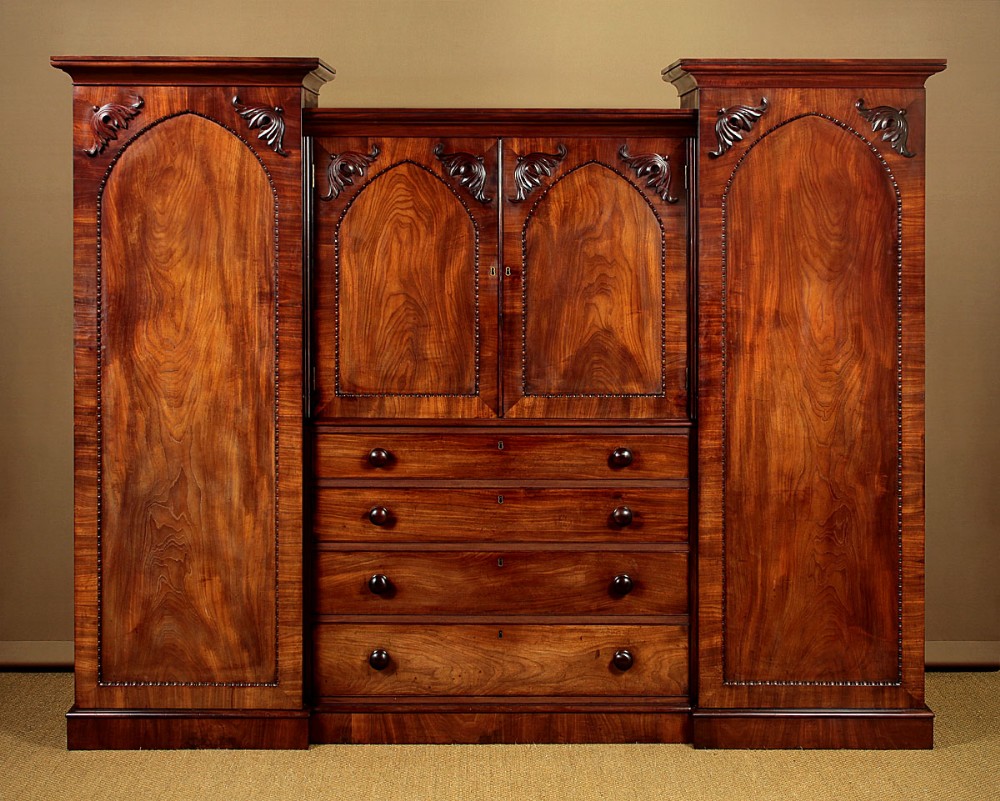 Large William IV Mahogany Combination Wardrobe c.1835.