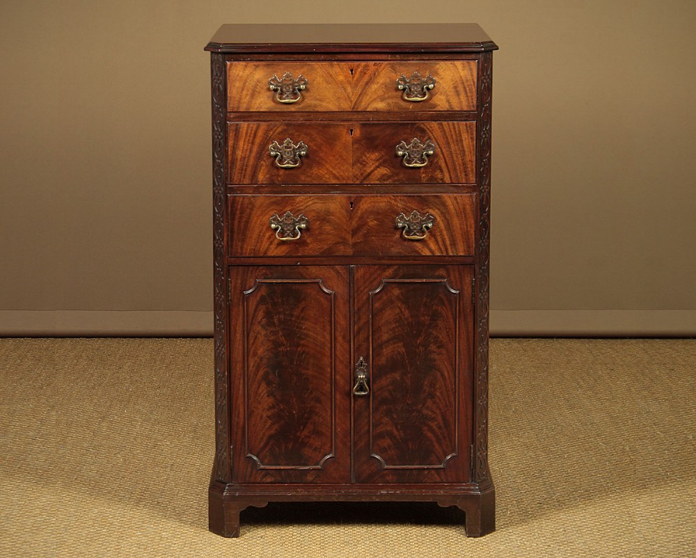 Small Chippendale Style Mahogany Cabinet By Waring & Gillow c.1920.