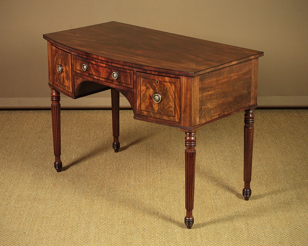 Small Georgian Mahogany Sideboard c.1810.