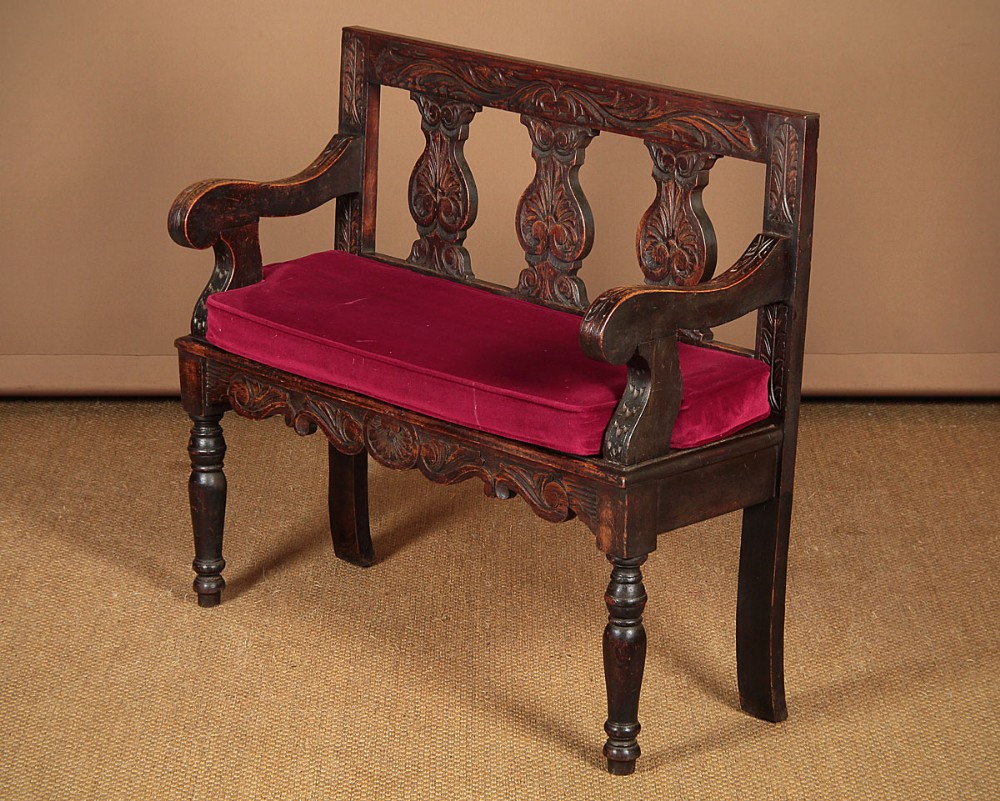 Late 19th.c. Carved Oak Settle c.1890.