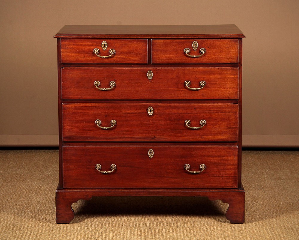Late Georgian Mahogany Chest Of Drawers c.1800. 