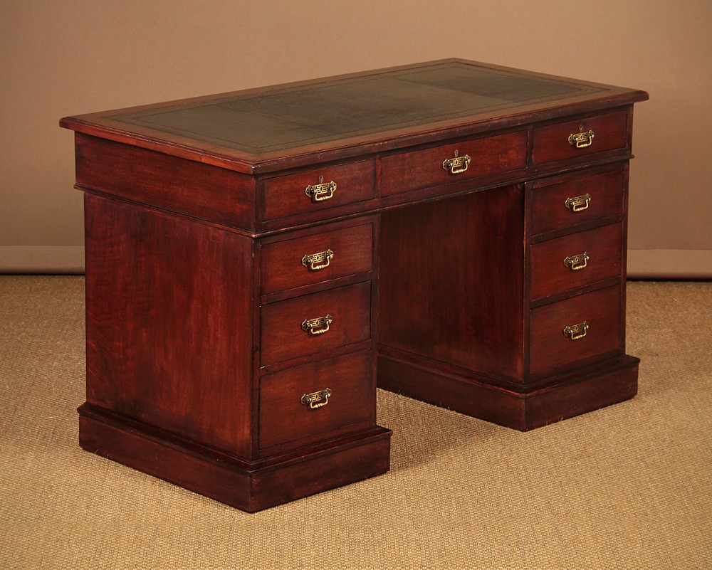 Edwardian Mahogany Pedestal Desk c.1910.