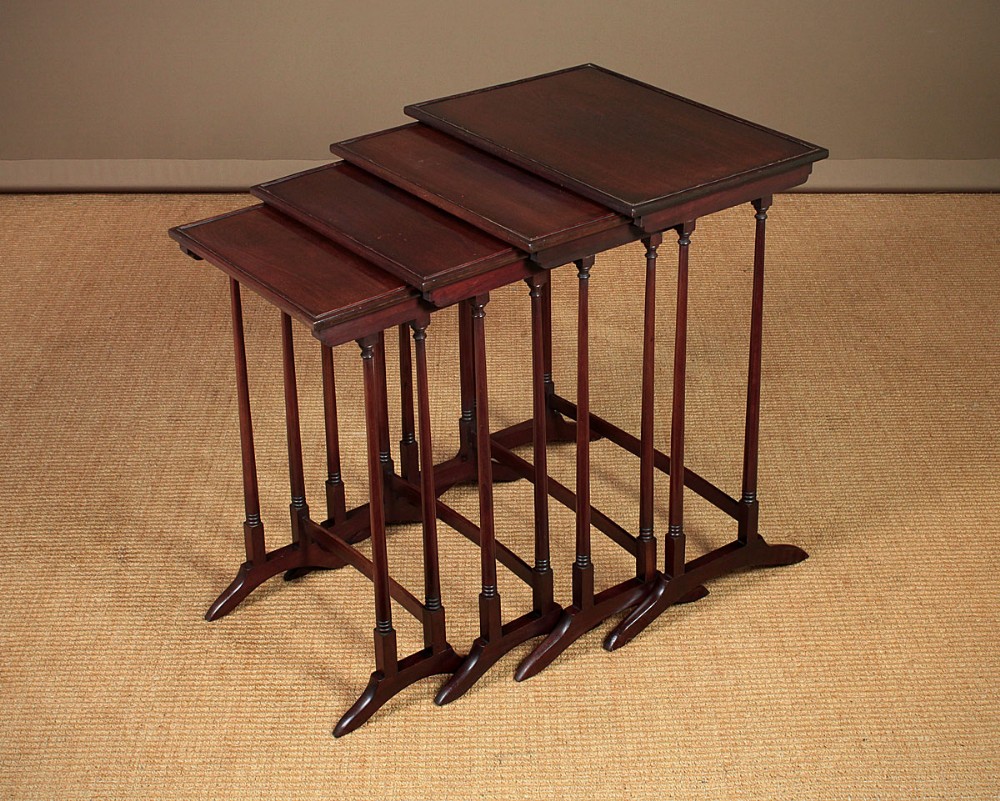 Georgian Style Mahogany Quartetto Nest of Tables c.1920.