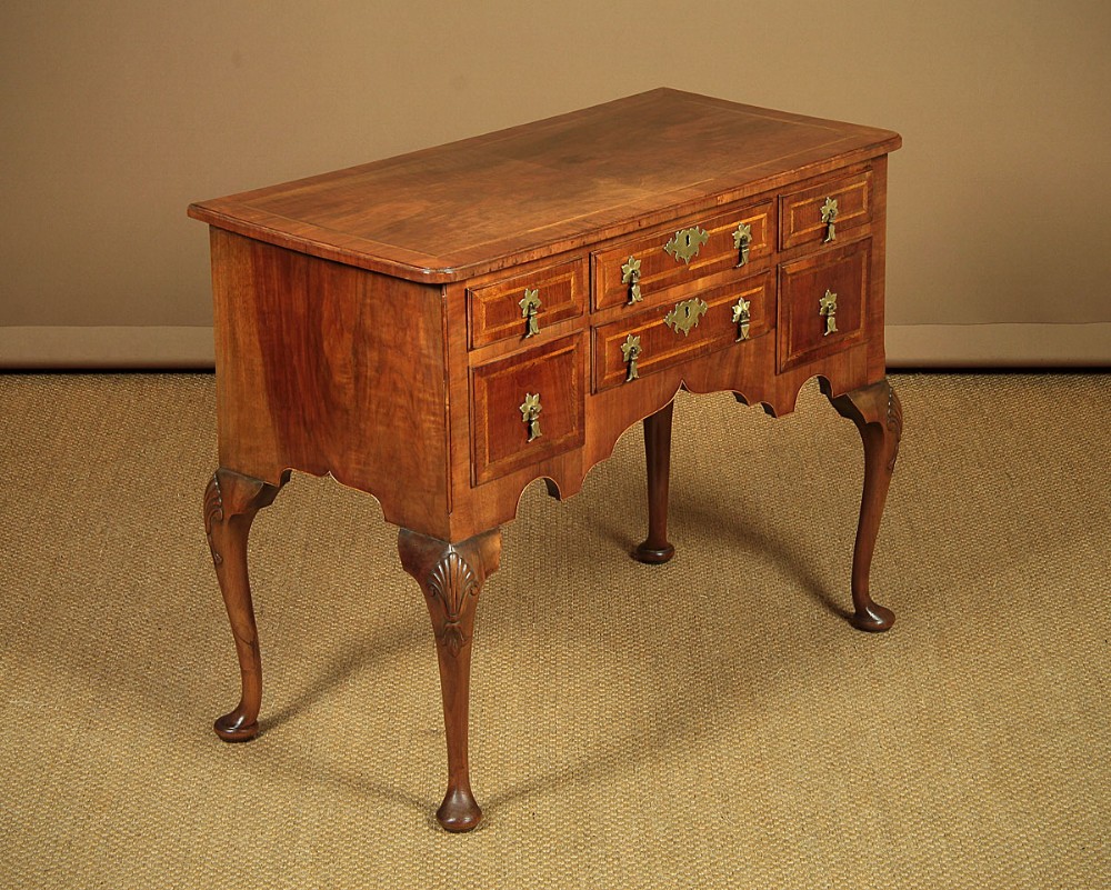 Queen Anne Style Walnut Side Table c.1930.