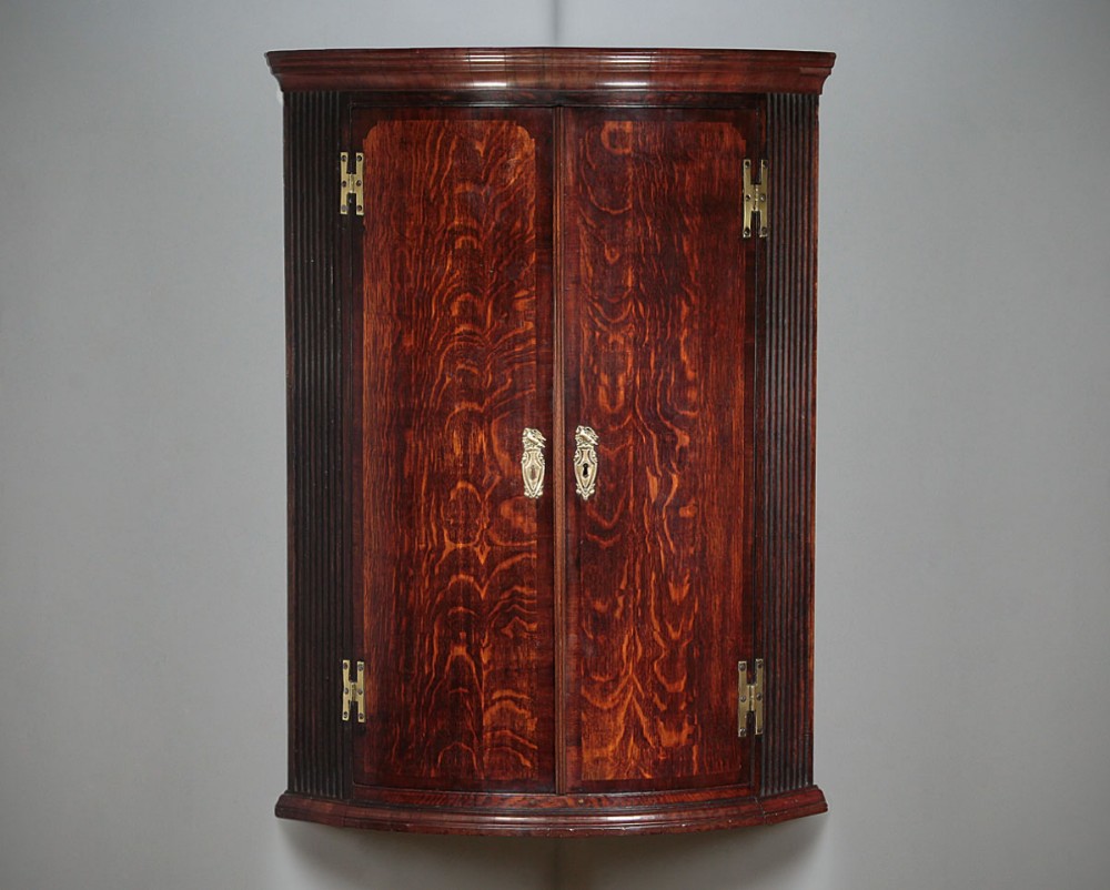 Oak & Mahogany Bow Front Corner Cupboard c.1800.
