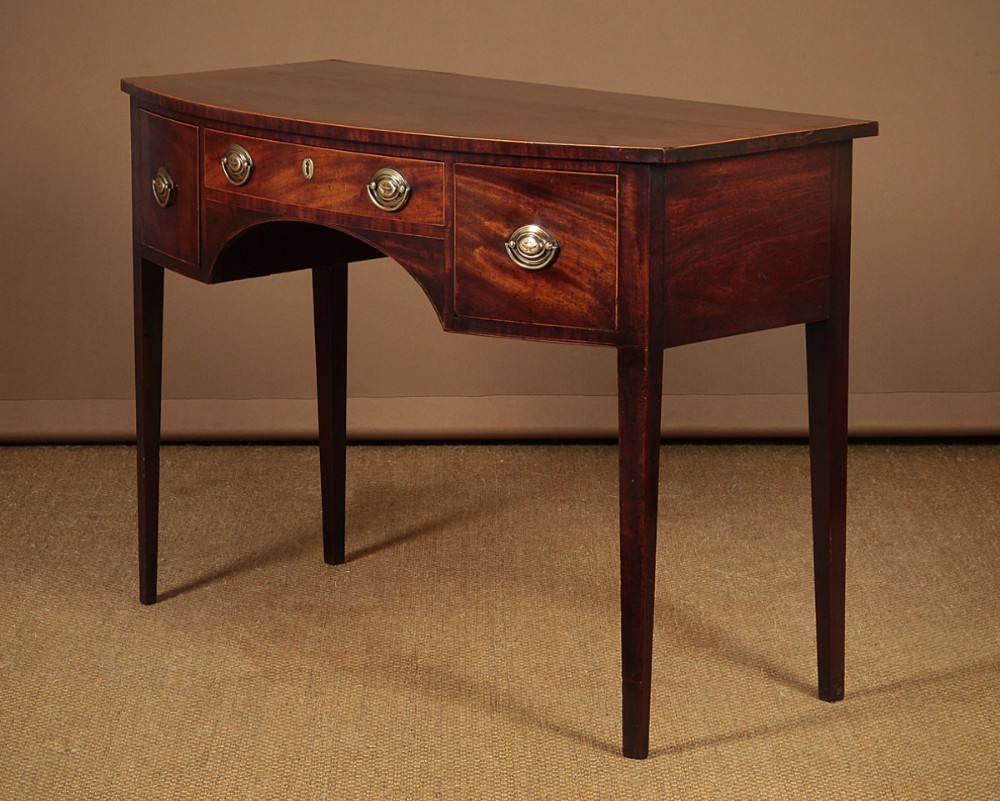 Small Georgian Bow Front Sideboard c.1800.