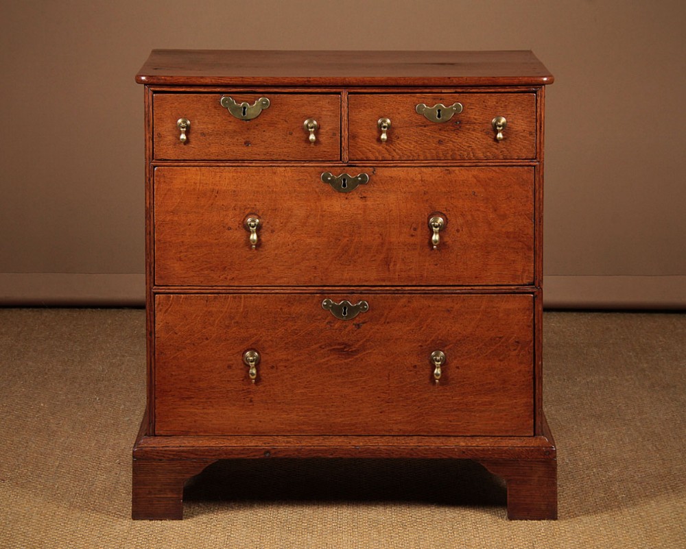 Small Georgian Oak Chest of Drawers c.1780.