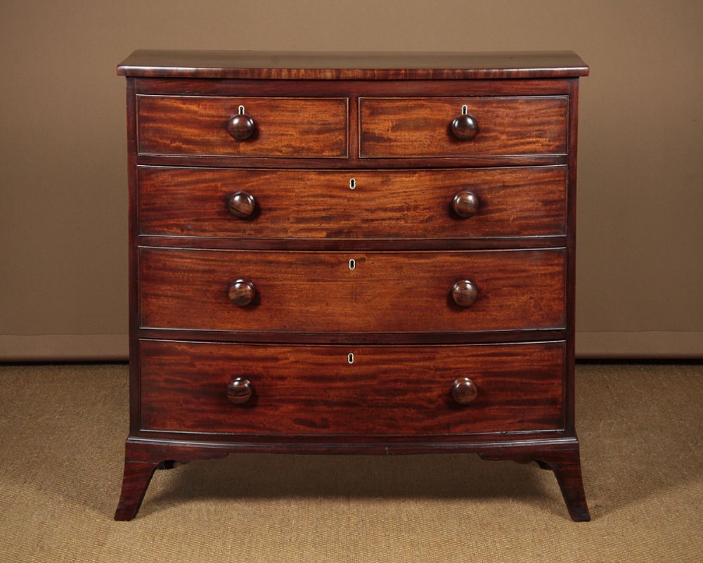Bow Front Mahogany Chest of Drawers c.1830.