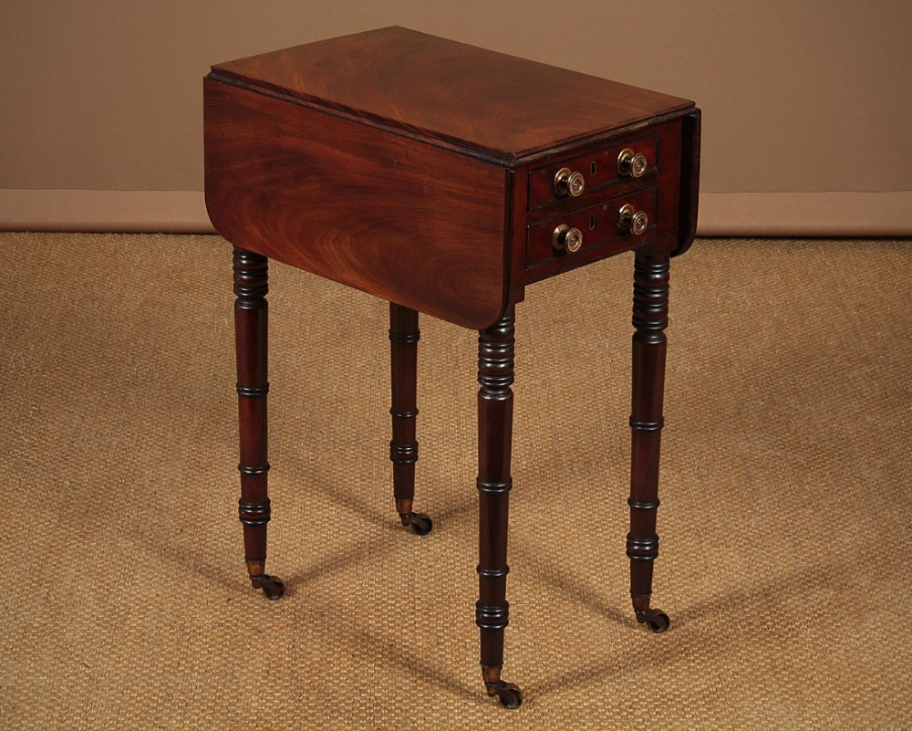 Small Mahogany Pembroke Side Table c.1820.