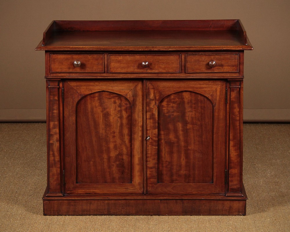 Small Mahogany Side Cabinet c.1840.