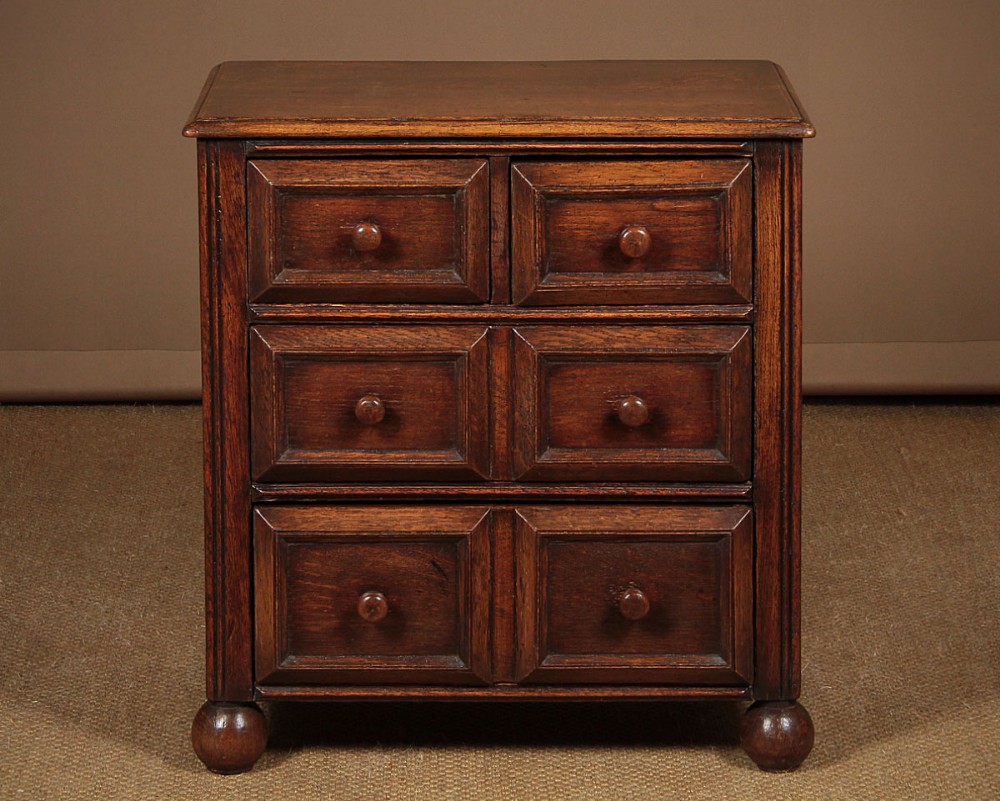Very Small Oak Chest of Drawers c.1910.