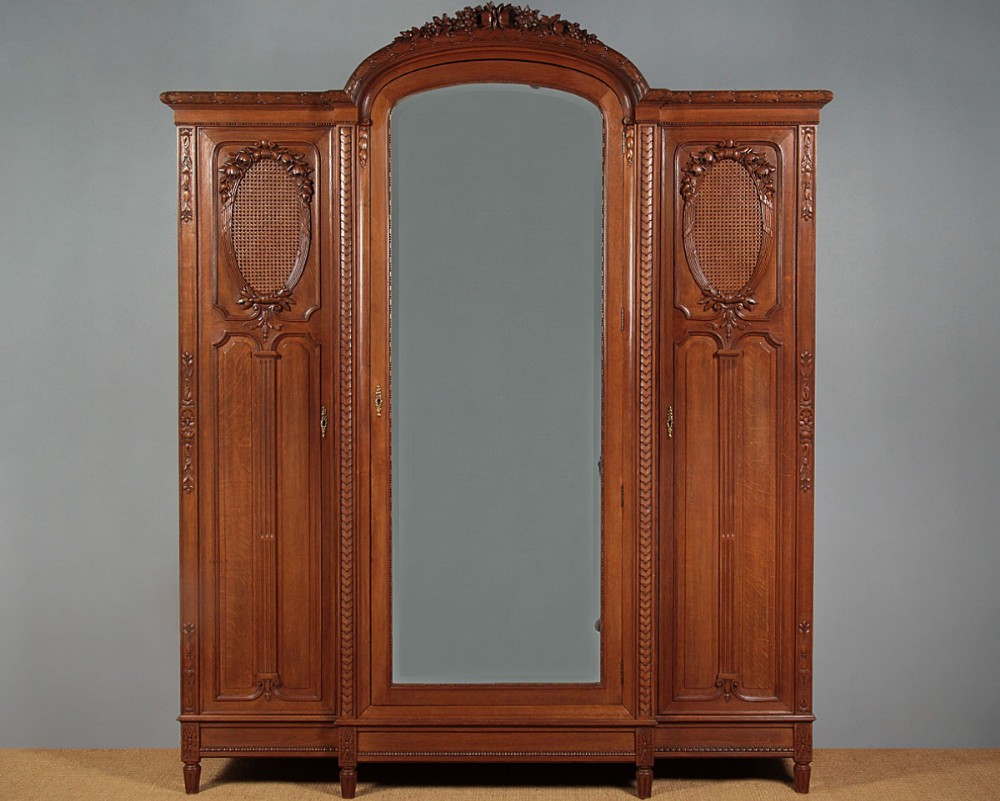 Large French Oak Wardrobe c.1900.