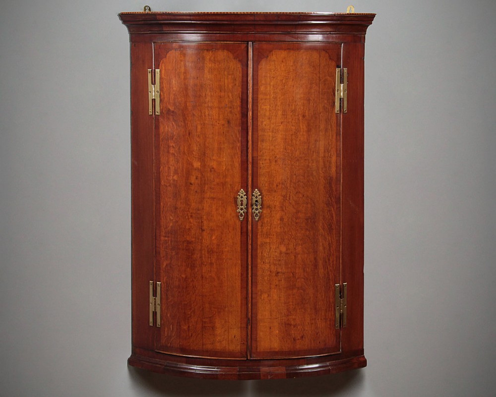 Oak & Mahogany Bow Front Corner Cupboard c.1810.