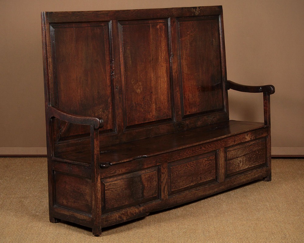 Large 18th.c. Oak Box Settle c.1780