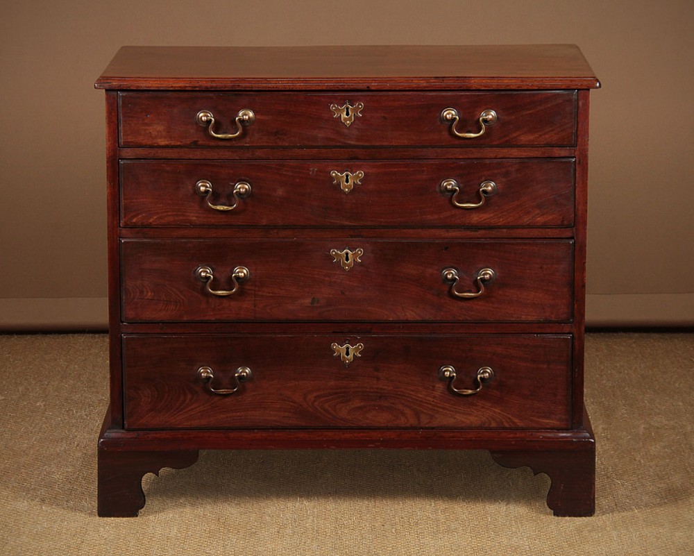 Small Georgian Mahogany Chest of Drawers c.1780.