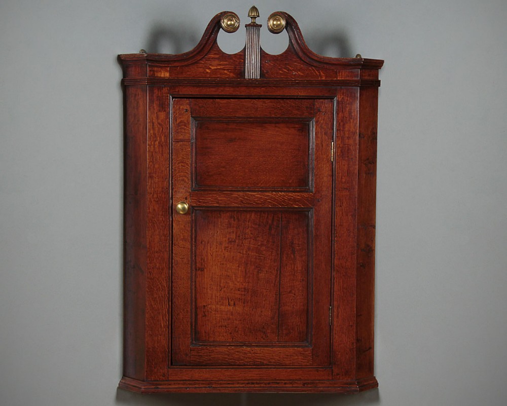 Georgian Oak Corner Cupboard c.1810