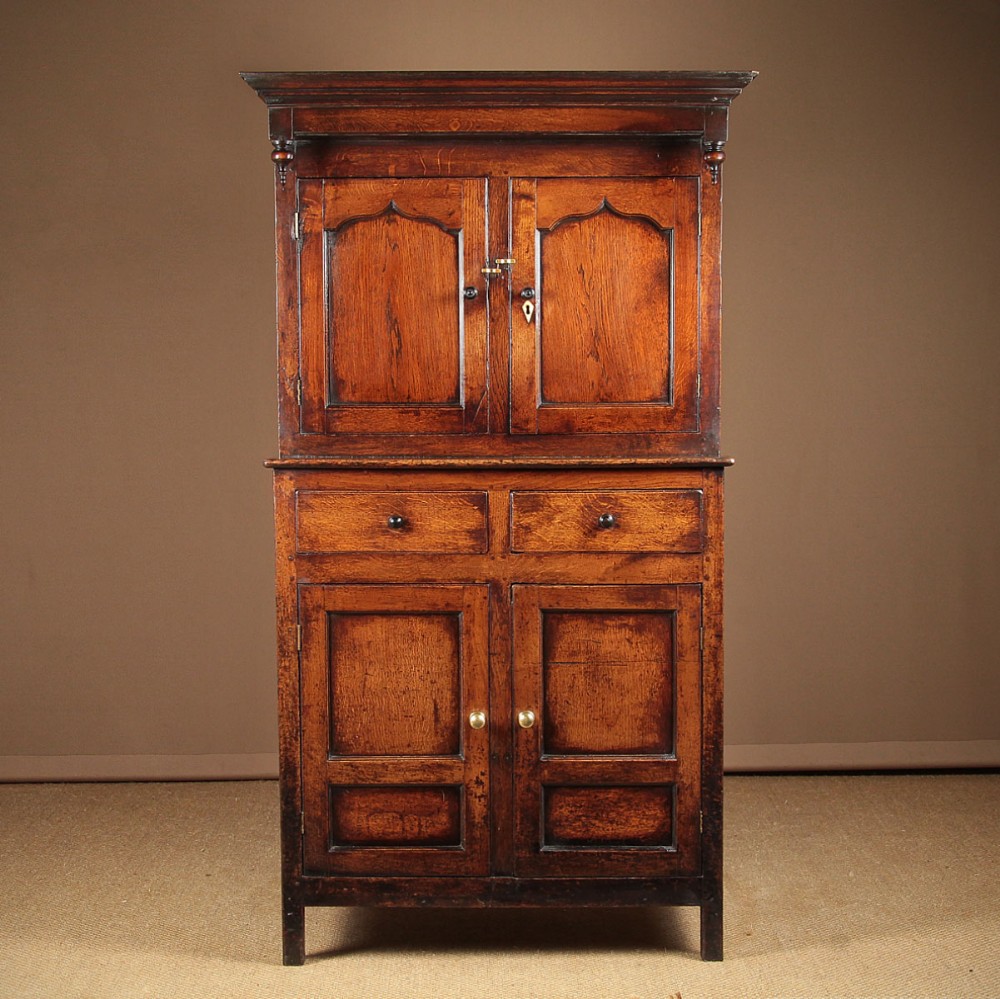 Small Welsh Oak Cwpwrdd Deuddarn c.1770