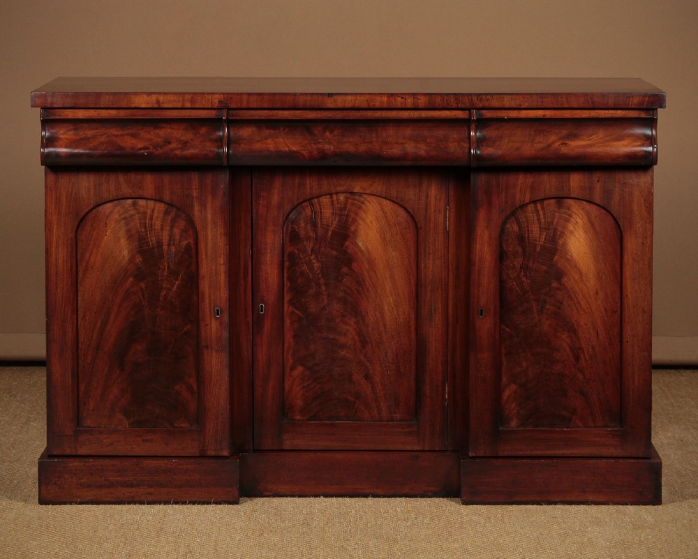 Mid 19th.c. Mahogany Chiffonier Sideboard c.1860