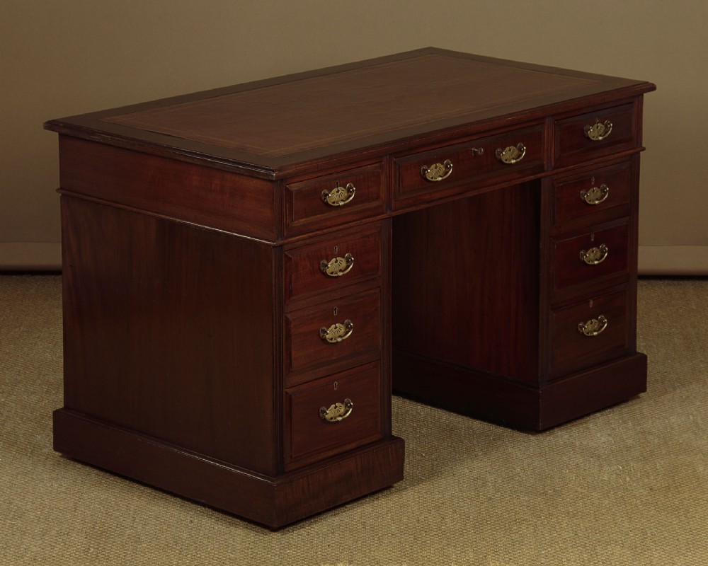 Edwardian Mahogany Pedestal Desk c.1910.