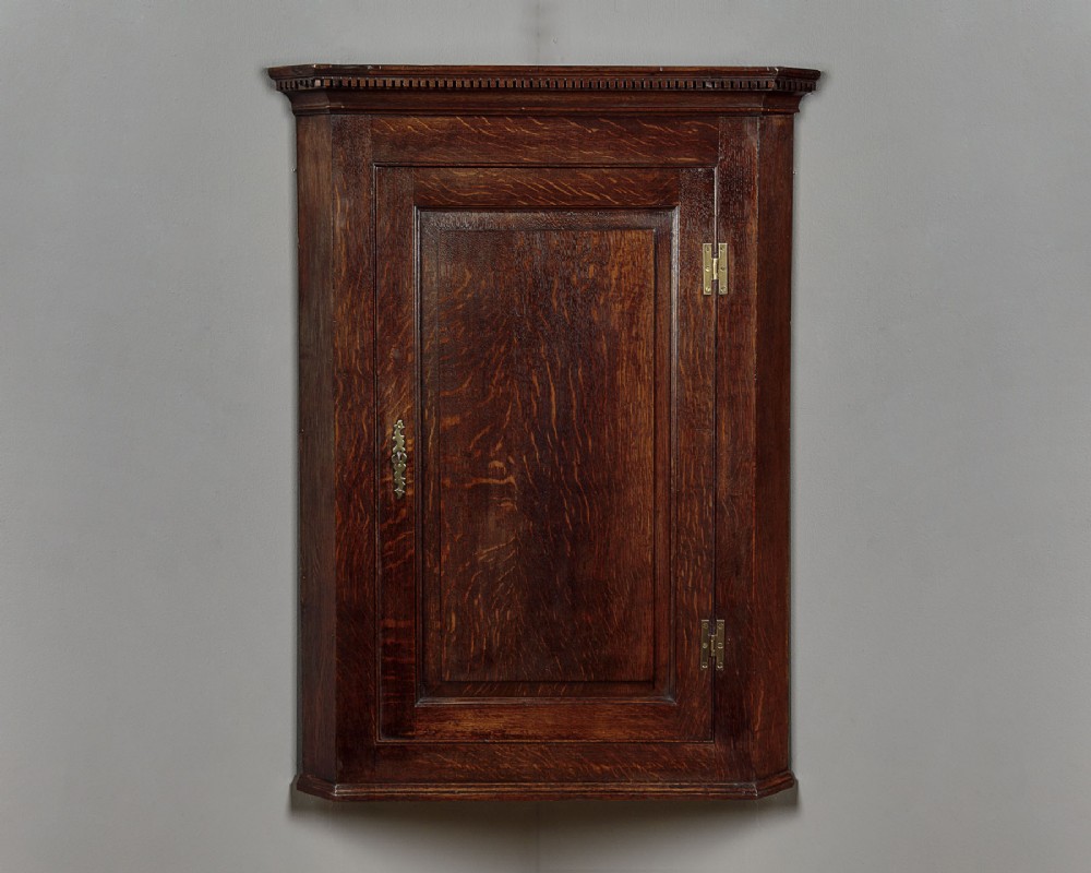 Georgian Oak Corner Cupboard c.1810