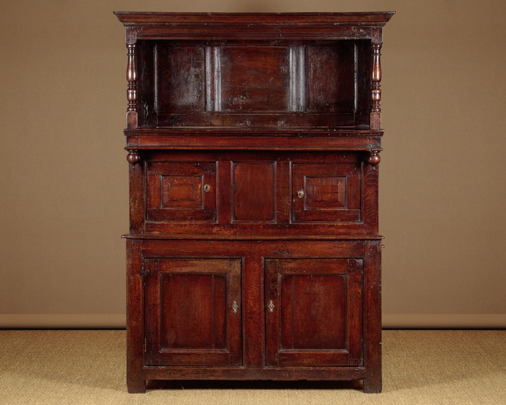 18th.c. Welsh Oak Cwpbwrdd Tridarn c.1760