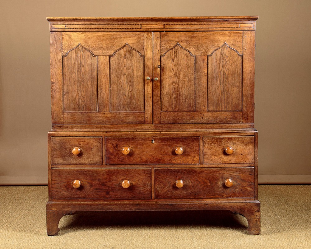 Welsh Oak Linen Press c.1800