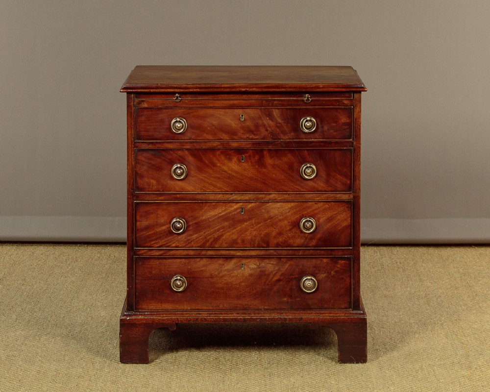 Small Mahogany Bachelor's Chest of Drawers c.1820