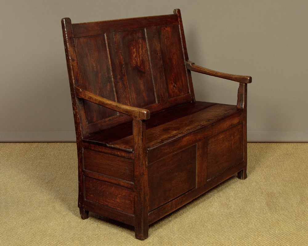 Small Welsh Oak Box Settle c.1800