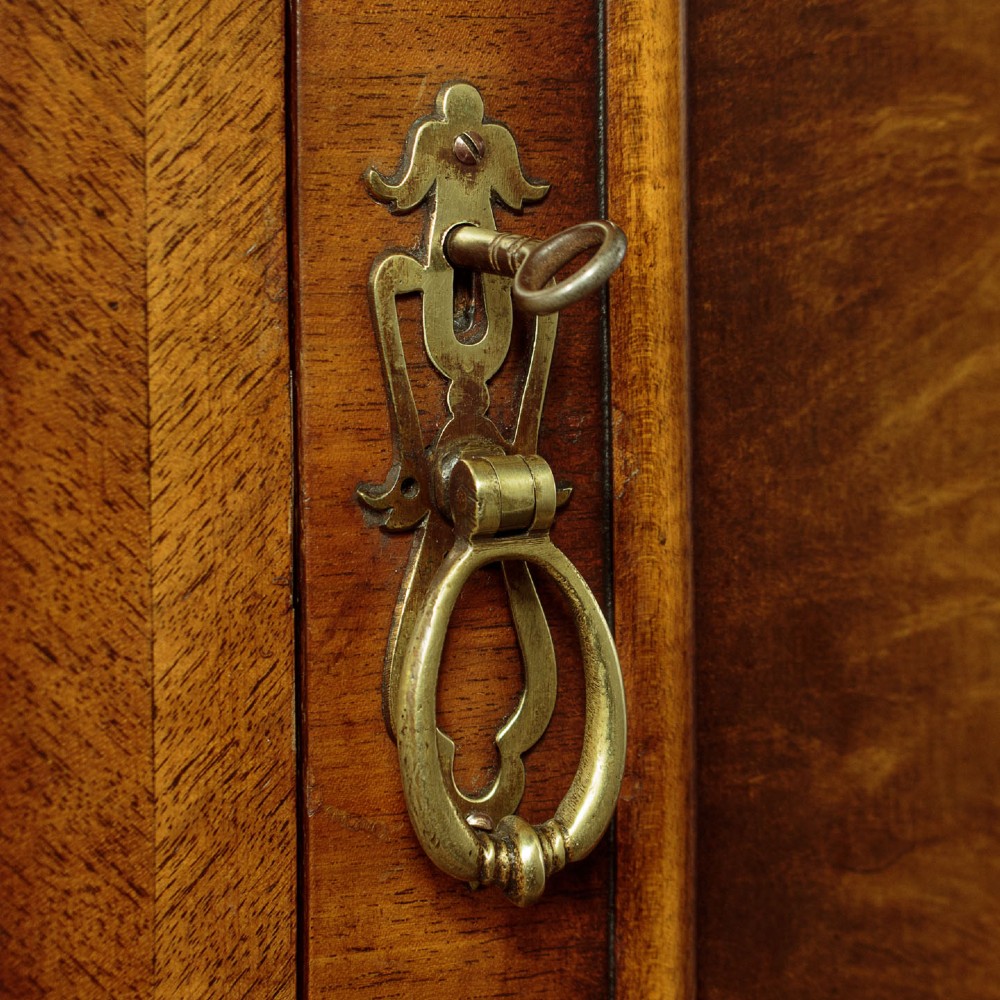 A 1920s Queen Anne style triple-door combination wardrobe made of figured burr walnut veneer with triple arched cornices and cabriole legs. View VIII