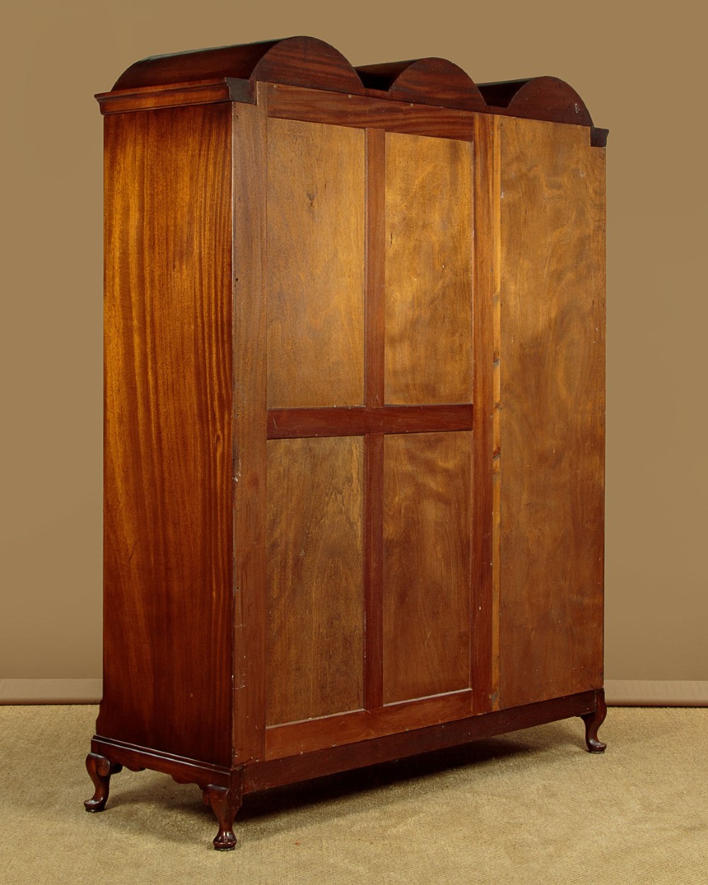 A 1920s Queen Anne style triple-door combination wardrobe made of figured burr walnut veneer with triple arched cornices and cabriole legs. View XII