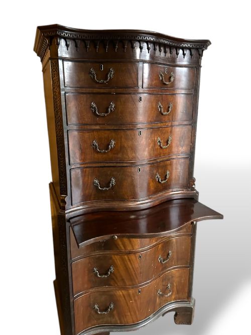 LATE 19TH CENTURY MAHOGANY SERPENTINE FRONT CHEST ON CHEST TALLBOY IN GEORGIAN STYLE - ADDITIONAL PHOTO 2