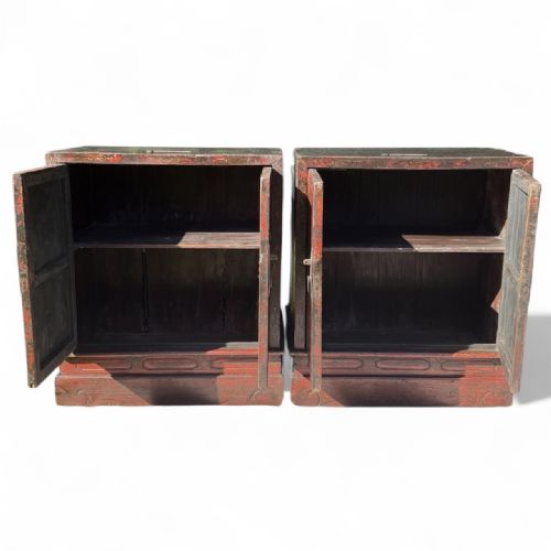 PAIR OF ANTIQUE 19THC CHINOISERIE LACQUERED SIDE CABINETS - ADDITIONAL PHOTO 4