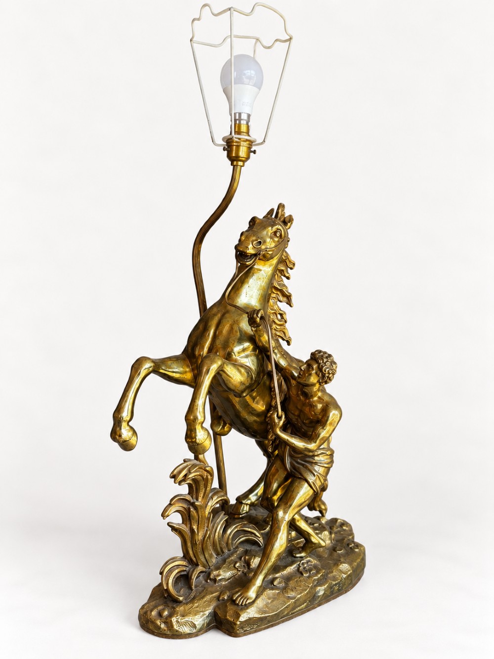 A sculptural brass table lamp depicting a rearing horse and groom after Guillaume Coustou, topped with a tall cylindrical gold leaf drum shade. View III