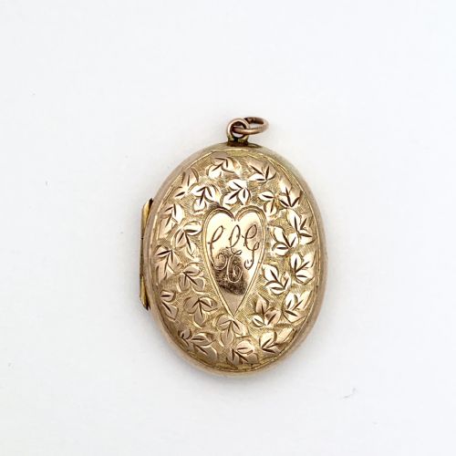 fig 1. Victorian 9CT Rose Gold Oval Photograph Locket Pendant