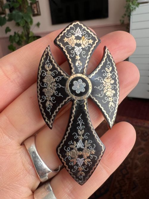 LARGE VICTORIAN GOLD AND SILVER PIQUE CROSS CRUCIFIX BROOCH - ADDITIONAL PHOTO 5