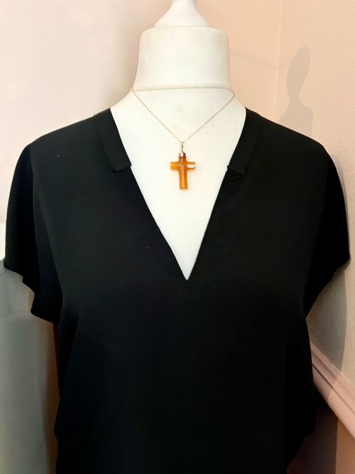 VICTORIAN GOLD CARVED AGATE CROSS PENDANT - ADDITIONAL PHOTO 5