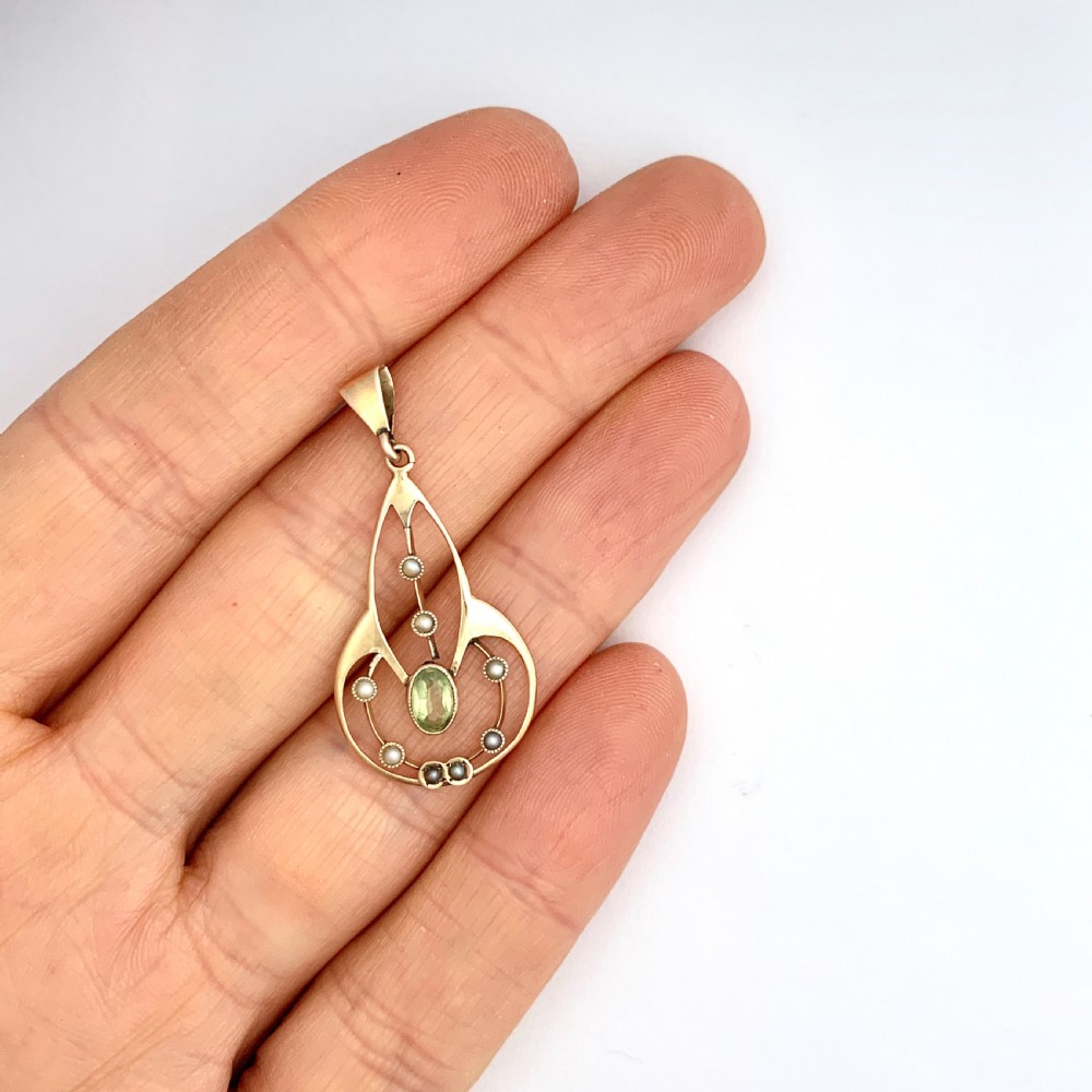 Edwardian 9CT Gold Peridot and Seed Pearl Pendant View III