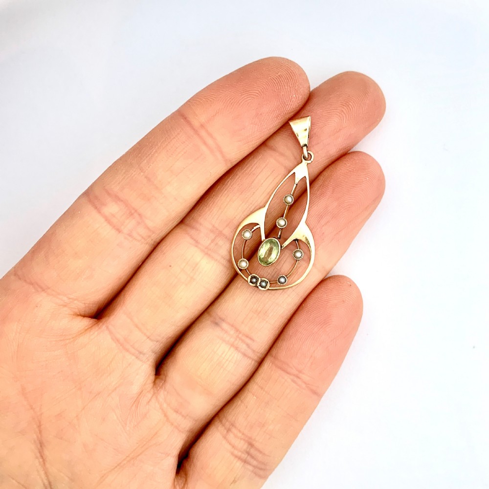 Edwardian 9CT Gold Peridot and Seed Pearl Pendant View VI
