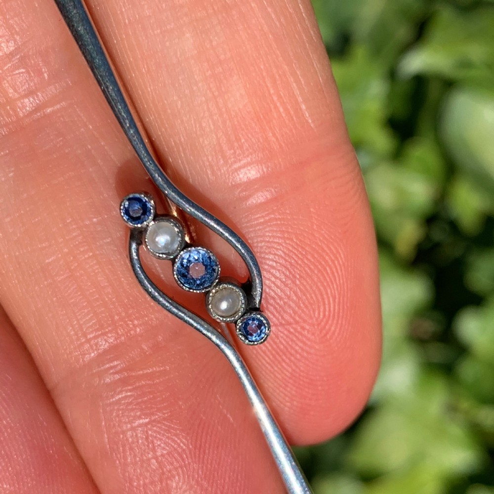 Art Deco 15CT Gold Sapphire and Seed Pearl Brooch View X