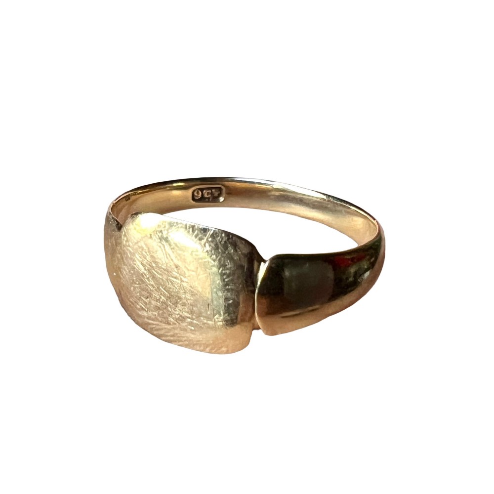 A vintage 9ct yellow gold signet ring featuring a textured rectangular face and a hallmarked inner band.