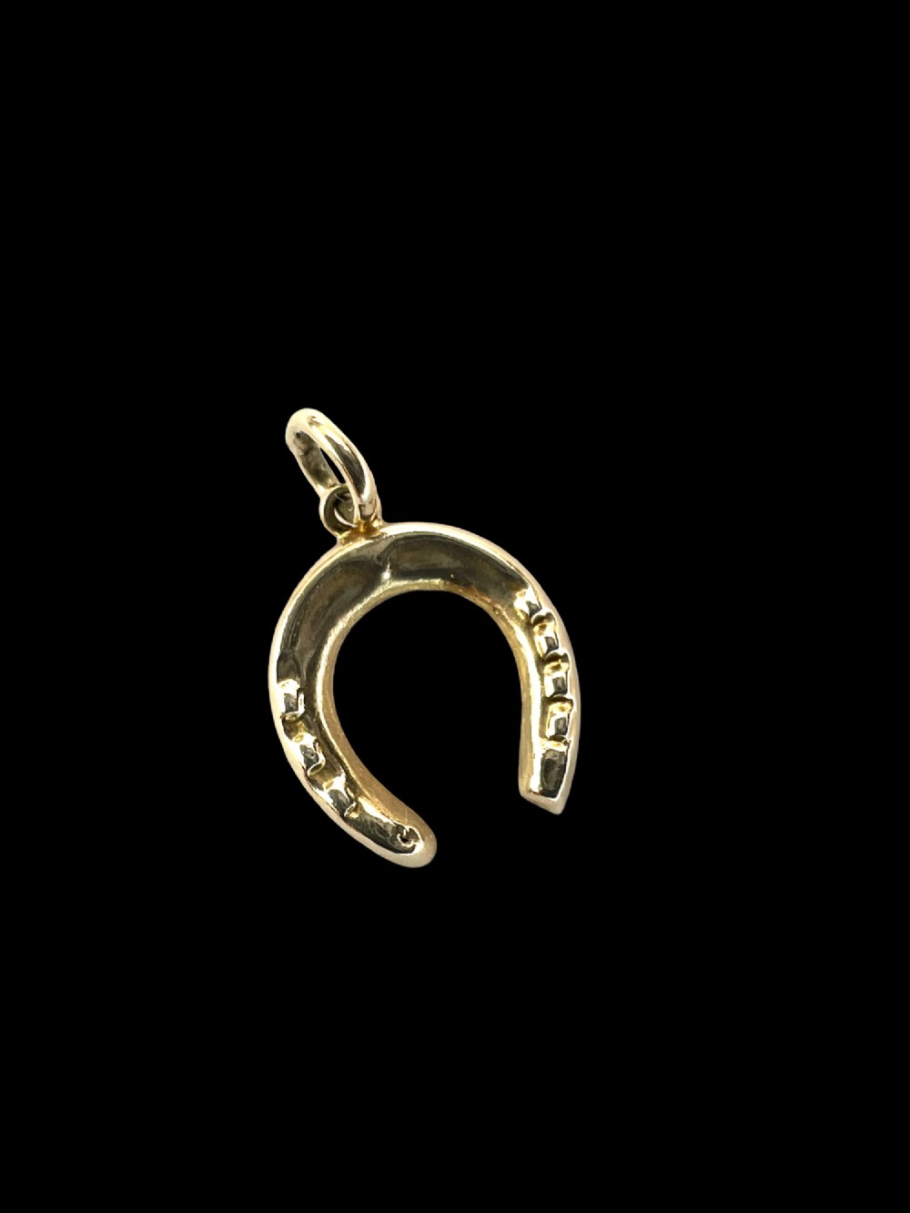 A vintage 9ct yellow gold horseshoe charm pendant featuring realistic nail detail impressions and a top suspension ring. View II