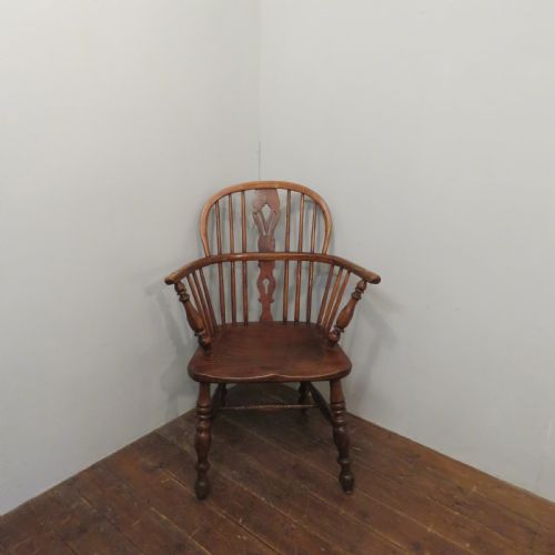 ANTIQUE LOW BACK YEW AND ELM WINDSOR CHAIR 1850