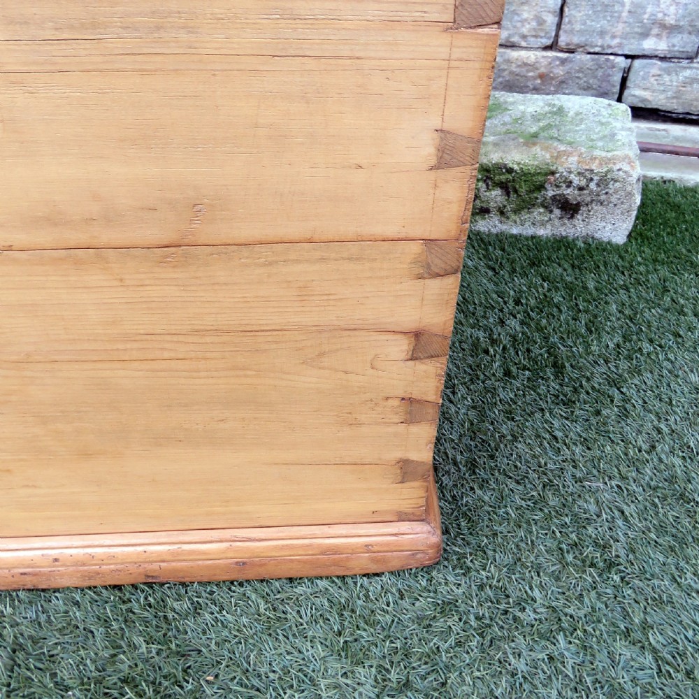 A rectangular Victorian pine blanket chest featuring visible dovetail joint corner construction, a hinged top lid, and a moulded base. View VI