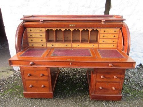 A Victorian Cuban Mahogany Cylinder Pedistal Desk