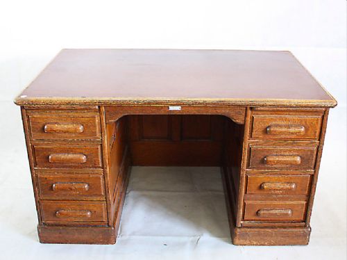 Early 20th Century Oak Pedestal Partners Desk,