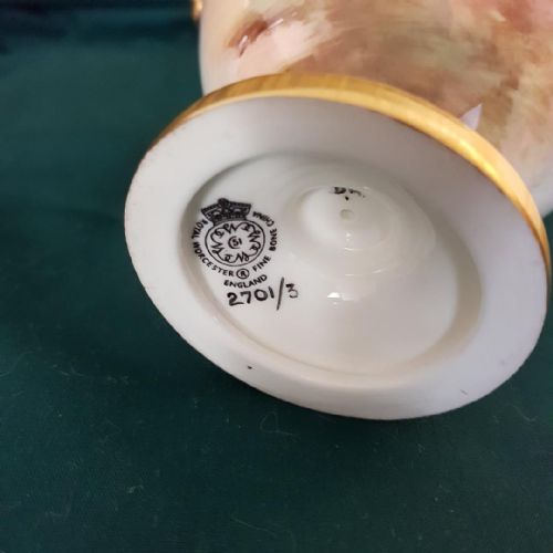 fig 1. Worcester Twin handled pedistal vase ( Highland cattle by Townsend)