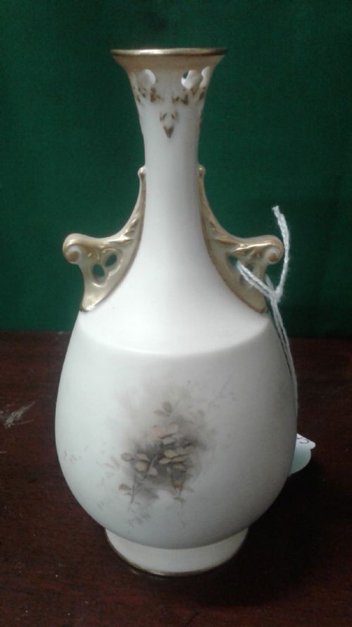 fig 1. Worcester vase, (Wren) Artist Jas Stinton.